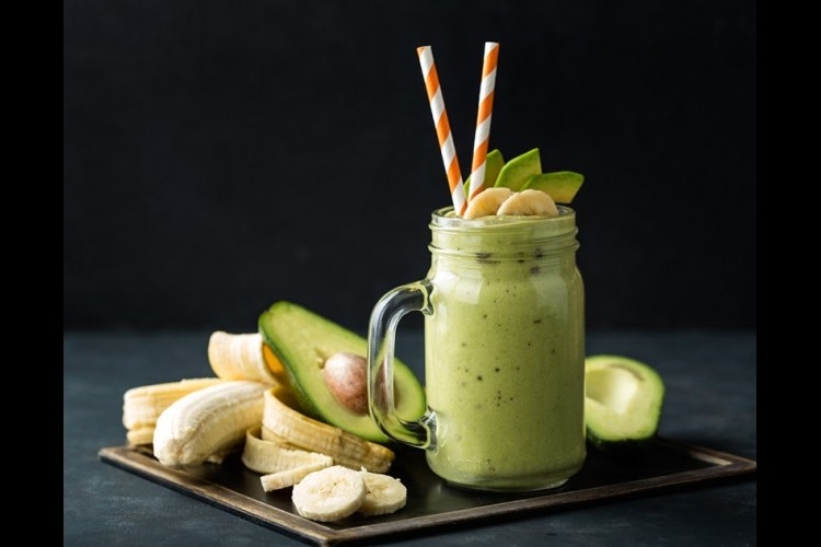 أفوكادو بالقشطه والمكسرات