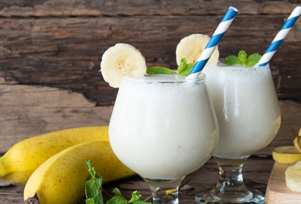 موز بالحليب